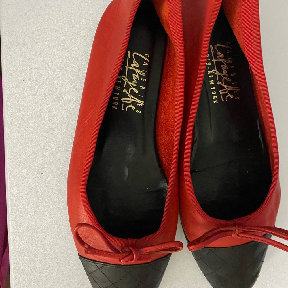 Gallery Lafayette Vintage Red and Black Spectator Flats.  Made in France Size 7 - Picture 4 of 7